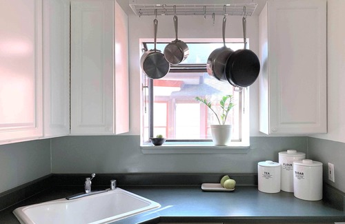 North Berkeley House | Centrally located peaceful modern farmhouse (3bd/2ba)