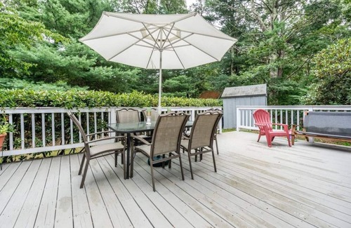 Centerville House | Centrally Located Quintessential Cape Cod Retreat