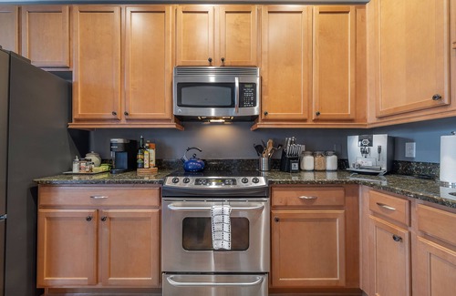 Hyde Park House | Centrally Located SOHO Retreat Walkable to UT & Dining