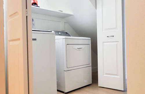 Harlow House | Centrally Located