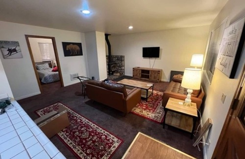 Mammoth Lakes House | Centrally Located, Charming 2BR in Mammoth Lakes