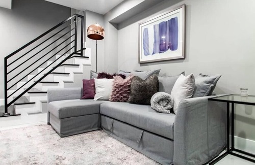 Truxton Circle Apartment | Centrally-Located Well-Decorated Solar-Powered!