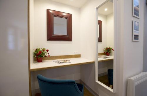 Saint-Michel Apartment | Centre Historique - Tour du Pin 3