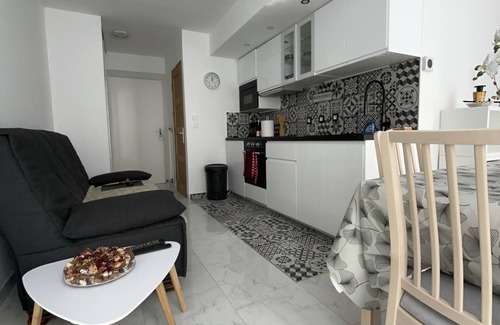 Rambouillet Apartment | Centre Ville, Appartement Refait à Neuf Pouvant Accueillir 4 Voyageurs