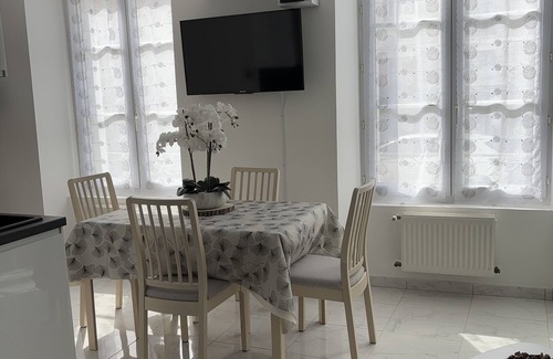 Rambouillet Apartment | Centre Ville, Appartement Refait à Neuf Pouvant Accueillir 4 Voyageurs