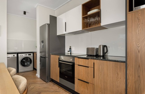 Century City Apartment | Century City Luxury | Garden and Table Mountain View