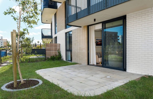 Century City Apartment | Century City Luxury | Garden and Table Mountain View