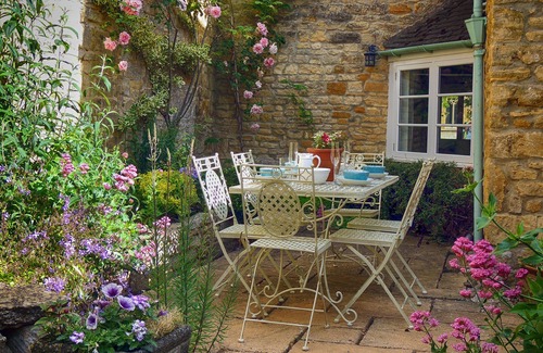 Moreton-in-Marsh Cottage | Century House