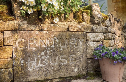 Moreton-in-Marsh Cottage | Century House