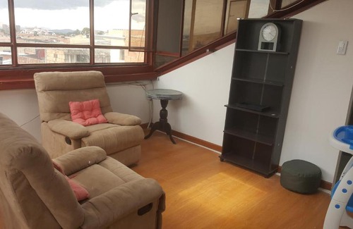 Engativa Apartment | cerca aeropuerto embajada EEUU fotos huellas visa