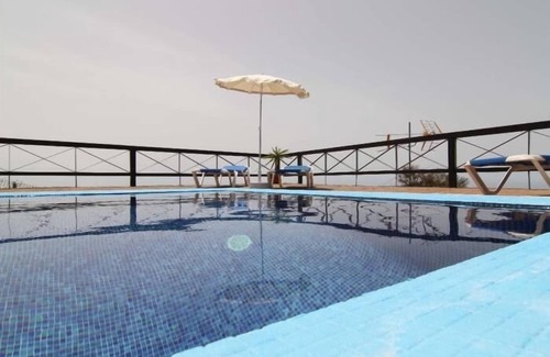 Taucho Villa | CERCADO DEL MEDIO COUNTRY VILLA AND POOL