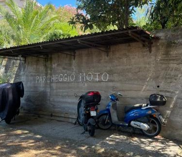 Ceriale Apartment | CERIALE AMPIO GIARDINO VISTA MARE