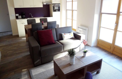Montbrun-les-Bains Apartment | Château Comfort in Provence