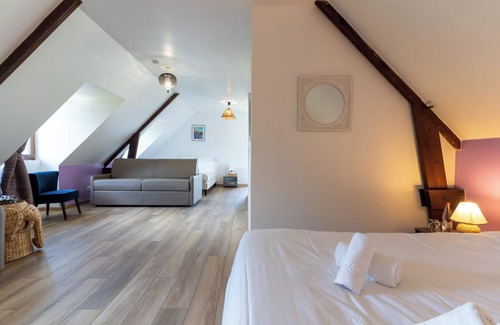 Boissey-le-Chatel Hotel | Château de Tilly