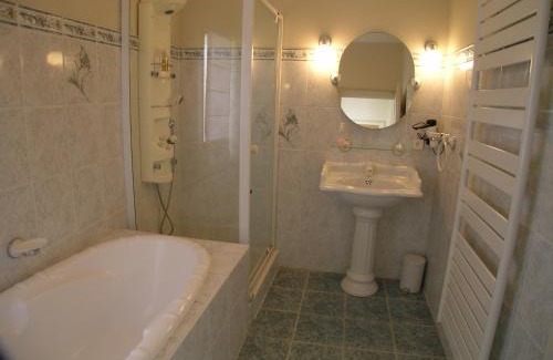 Cherval Bed & Breakfast | Château du Bourbet