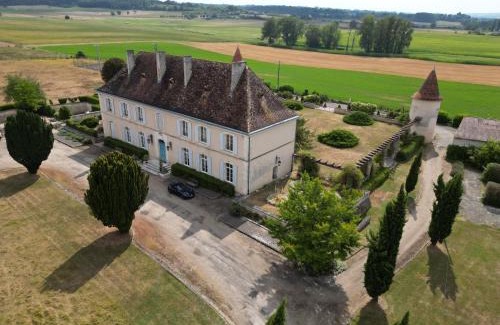 Cherval Bed & Breakfast | Château du Bourbet