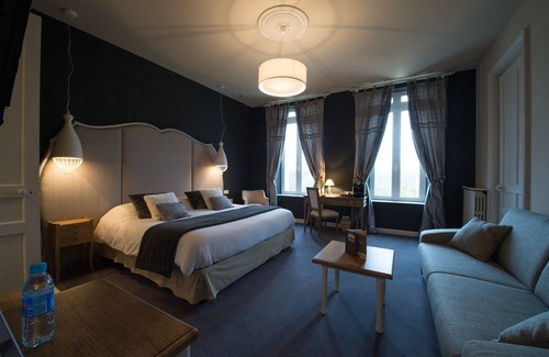 Chasseneuil-du-Poitou Hotel | Château du Clos de la Ribaudière