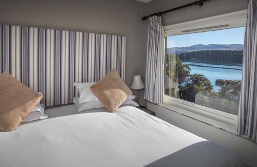 Menai Bridge House | Château Rhianfa
