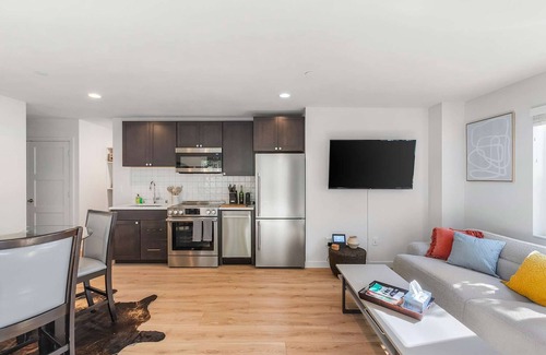 Minor House | CH09 - The Sweetest Hill - 81 Walkscore!