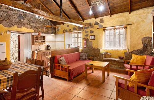 Tejeda House | Charming Lodge in Las Palmas de Gran Canaria with Private Pool