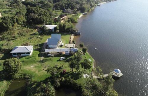 Sao Tomas Ski Chalet | Chalé na beira da lagoa com vista