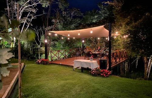 Guaramiranga Ski Chalet | Chalé Novo - 4 quartos - 12 camas - Hidromassagem e Ar condicionado nos quartos - Cond Montserrat