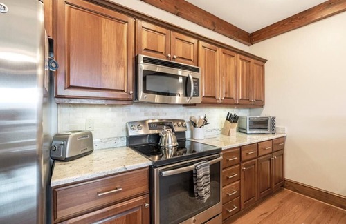 Boone Resort | Chalakee Lodge CD-3: Gated Resort, Indoor/Outdoor Pools and Hot Tub, Resort Hot Tub, Fitness, Gas.