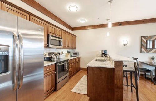 Boone Resort | Chalakee Lodge CD-3: Gated Resort, Indoor/Outdoor Pools and Hot Tub, Resort Hot Tub, Fitness, Gas.