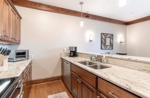 Boone Resort | Chalakee Lodge CD-3: Gated Resort, Indoor/Outdoor Pools and Hot Tub, Resort Hot Tub, Fitness, Gas.