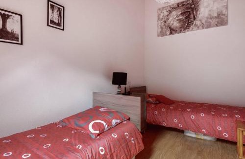 Cauterets Apartment | Chalet 2 chambres, 6 pers, terrasse, balcon, parking, wifi, près ski et commerces - FR-1-401-52