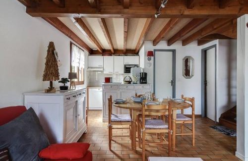 Cauterets Apartment | Chalet 2 chambres, 6 pers, terrasse, balcon, parking, wifi, près ski et commerces - FR-1-401-52