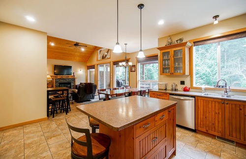 Kent Ski Chalet | Chalet #2 Harrison Chalet Suites at Harrison Hot Springs