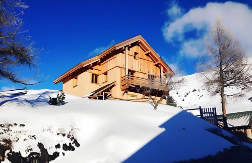 Villard-Reculas Ski Chalet | Chalet '4 Étoiles La Saulire' with Mountain View, Shared Terrace and Wi-Fi