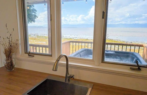 Cap-Saint-Ignace House | Chalet 691 Waterfront | Spa | Fireplace | WiFi |AC