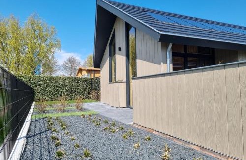 Sint-Annaland Ski Chalet | Chalet aan de Oosterschelde met Airconditioning!