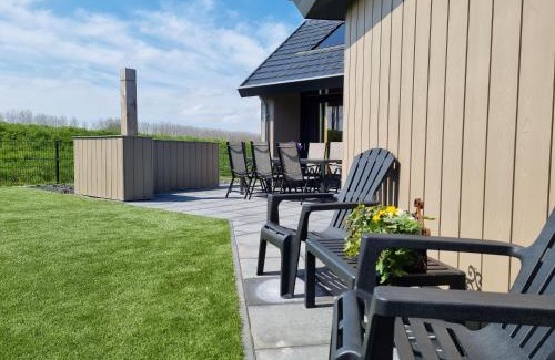 Sint-Annaland Ski Chalet | Chalet aan de Oosterschelde met Airconditioning!