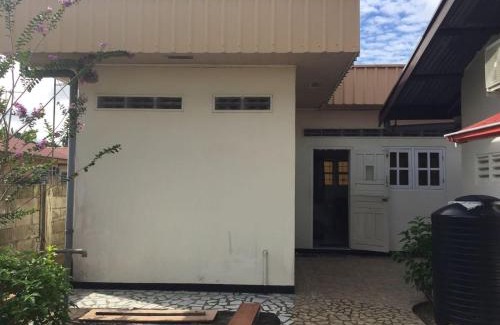 Suriname Apartment | Chalet Anna's Pavalesto