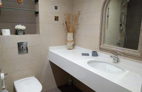 Duhur ash Shuwayr Ski Chalet | Chalet-apartment in Tilal Fanar resort, generator is included,