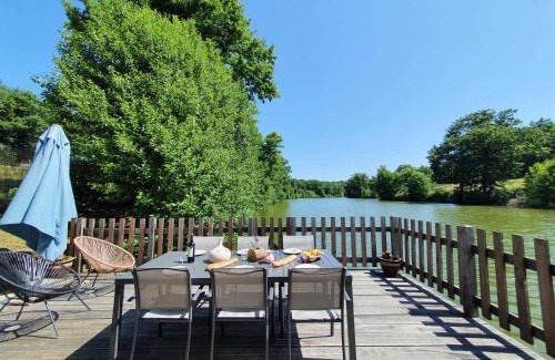 Saint-Estephe House | Chalet au bord d'un lac privé