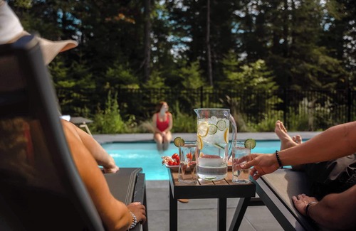 Fiddler Lake Resort Ski Chalet | Chalet Blue Jay at Fiddler Lake with hot tub, sauna, and private pool.