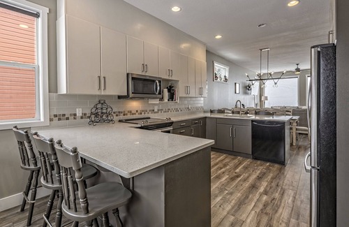 Silver Star Mountain House | Chalet by the Alpine Chair includes Suite,2 Private Hot Tubs & Pet Friendly!