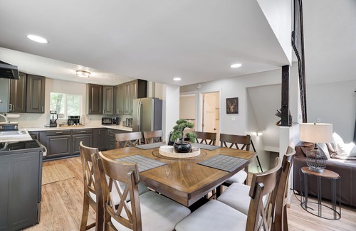 East Stroudsburg Ski Chalet | Chalet by the River: Adventure Awaits