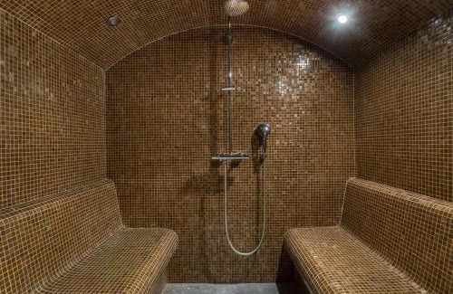 Val-d'Isere Ski Chalet | Chalet de Luxe à Val d'Isère avec Jacuzzi et Hammam - FR-1-567-8
