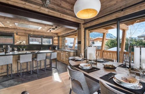 Megeve Ski Chalet | Chalet de luxe avec jacuzzi, salle cinéma et piscine au centre de Megève - FR-1-569-10