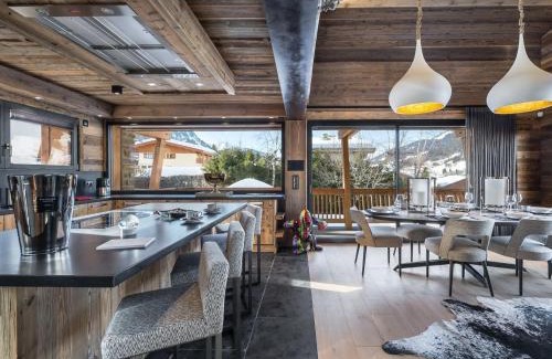 Megeve Ski Chalet | Chalet de luxe avec jacuzzi, salle cinéma et piscine au centre de Megève - FR-1-569-10