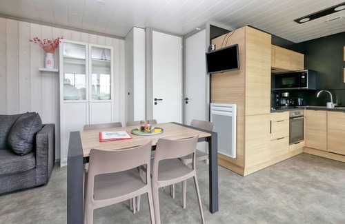 Guerande Ski Chalet | Chalet 'Éco Mary, Nature Et Piscine' with Shared Pool, Shared Terrace and Wi-Fi