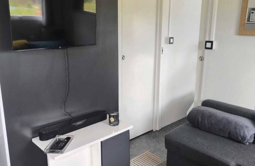 Laz Ski Chalet | Chalet for 4, garden, TV + Netflix wifi in Laz