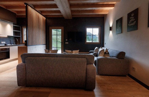 Livigno Ski Chalet | Chalet 'Ice Villa Genf with Spa' with Mountain View, Shared Garden and Wi-Fi