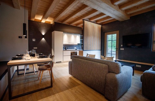 Livigno Ski Chalet | Chalet 'Ice Villa Genf with Spa' with Mountain View, Shared Garden and Wi-Fi
