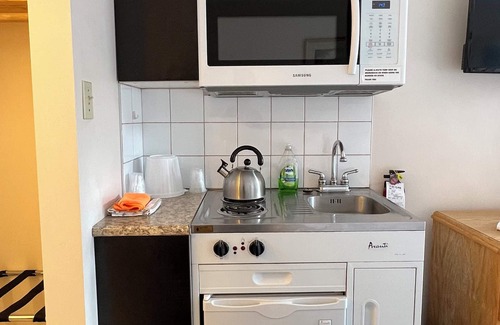 Kitimat Hotel | Chalet Inn